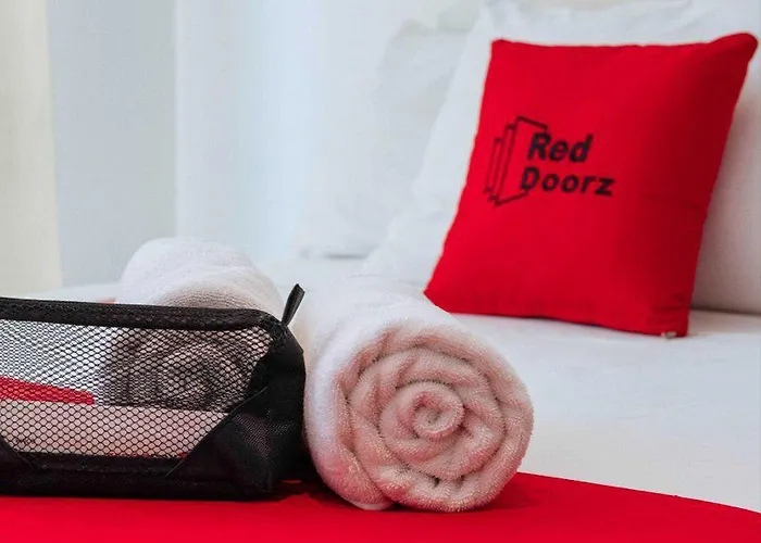 Reddoorz @ Vicente Street Espana Hotel 2*