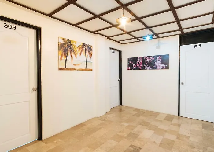 Hotel Reddoorz @ Vicente Street Espana 2*